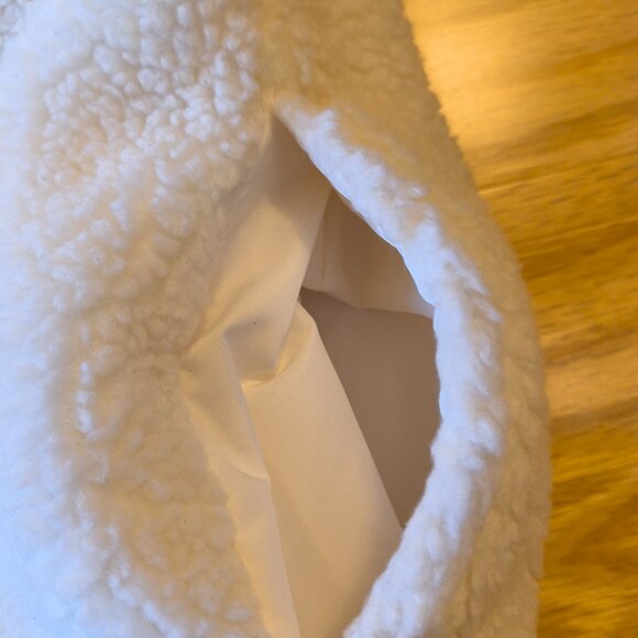 Oshkosh B'gosh, EUC Sherpa Cream Vest Purple Trim & Zip Front, Girls Size 7 - Picture 4 of 6